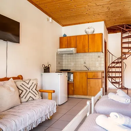 Marketos Maisonette 4pax סבורונטה